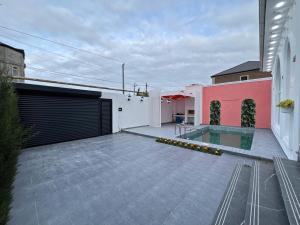 Bakı, həyət evi 4 otaqlı, satılır, 140 m² , 2.7 sot , Xəzər rayonu, Buzovna