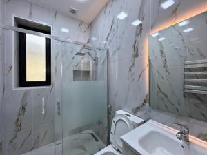 Bakı, həyət evi 5 otaqlı, satılır, 250 m² , 6 sot , Xəzər rayonu, Şüvəlan