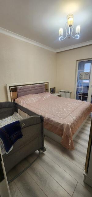 Bakı, köhnə tikili 3 otaqlı, satılır, 65 m²  , Binəqədi rayonu, 8-ci mikrorayon