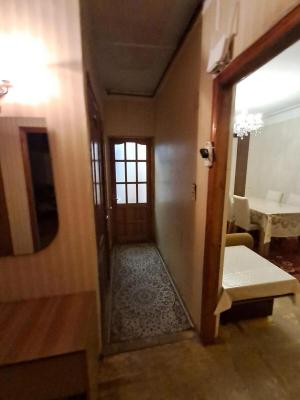 Bakı, köhnə tikili 2 otaqlı, satılır, 70 m²  , Binəqədi rayonu, 8-ci mikrorayon