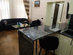 Bakı, köhnə tikili 2 otaqlı, kirayə, 65 m²  , Səbail rayonu