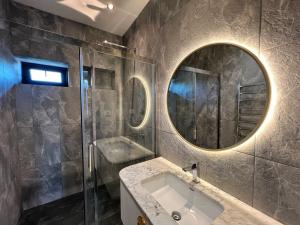 Bakı, həyət evi 7 otaqlı, satılır, 600 m² , 12 sot , Xəzər rayonu, Şüvəlan