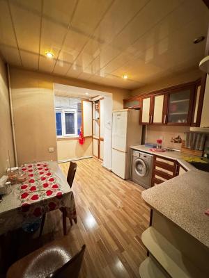 Bakı, köhnə tikili 4 otaqlı, satılır, 100 m²  , Binəqədi rayonu, 8-ci mikrorayon