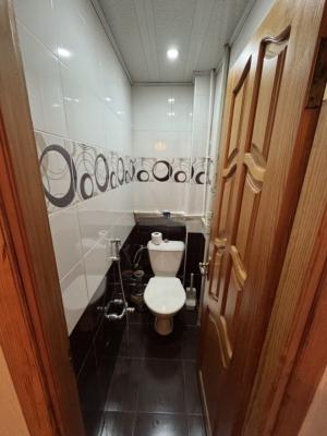Bakı, köhnə tikili 2 otaqlı, satılır, 65 m²  , Binəqədi rayonu, 8-ci mikrorayon