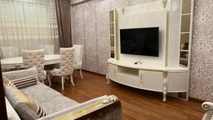 Bakı, yeni tikili 3 otaqlı, günlük kirayə, 100 m²  , Xətai rayonu, H.Aslanov qəs.