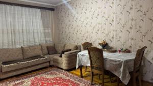 Bakı, köhnə tikili 2 otaqlı, satılır, 55 m²  , Nəsimi rayonu, 5-ci mikrorayon
