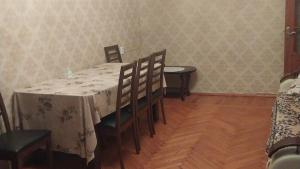 Bakı, köhnə tikili 2 otaqlı, satılır, 60 m²  , Binəqədi rayonu, 8-ci mikrorayon