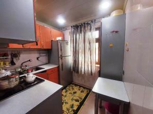 Bakı, köhnə tikili 4 otaqlı, satılır, 100 m²  , Nizami rayonu, 8-ci kilometr